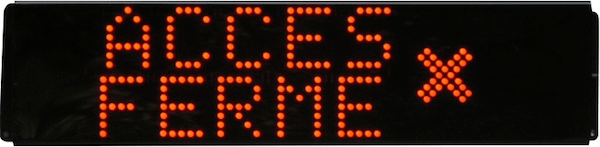 Panneau lumineux accès fermé
